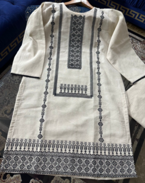 Kurta beige bleu marine 