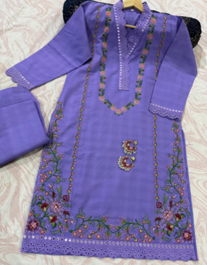 Kurta violet et bas